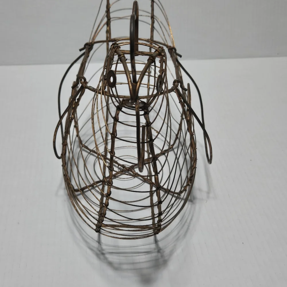 Chicken basket, copper colored wire egg basket egg collecting, like a chicken